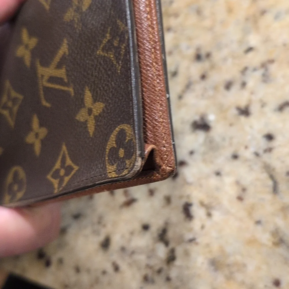 Louis Vuitton Brown Monogram Simple Wallet. Authentic - Picture 7 of 7